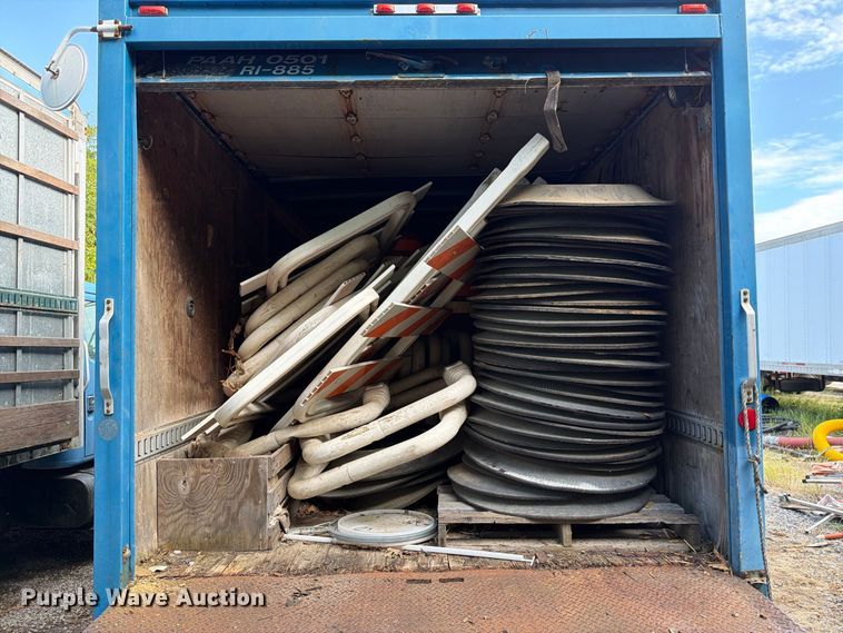 image for item DT2935 2007 Ford LCF box truck