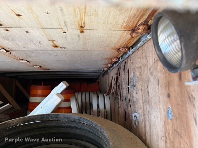 image for item DT2935 2007 Ford LCF box truck