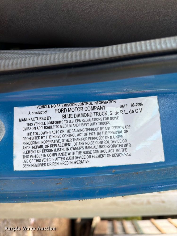 image for item DT2935 2007 Ford LCF box truck