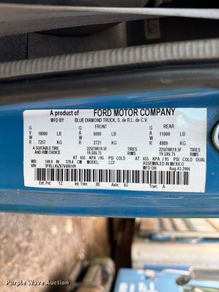 image for item DT2935 2007 Ford LCF box truck