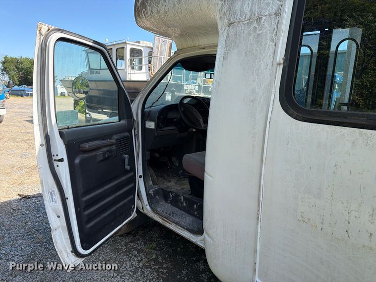 image for item DT2937 1994 Ford Econoline E350 mobile office bus