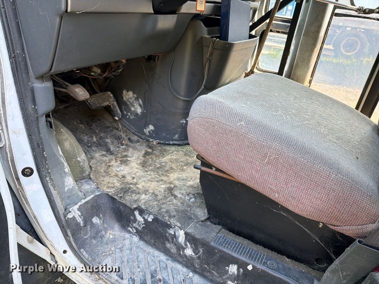 image for item DT2937 1994 Ford Econoline E350 mobile office bus
