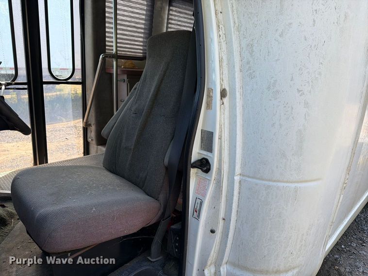 image for item DT2937 1994 Ford Econoline E350 mobile office bus