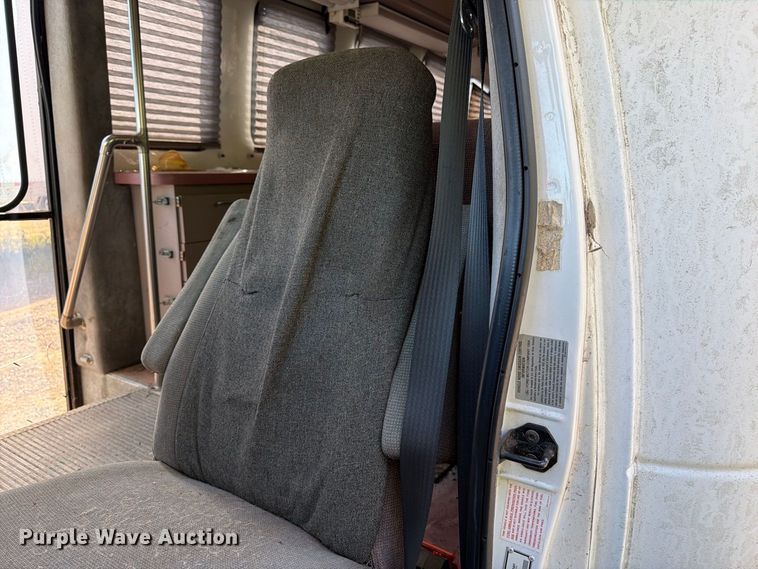 image for item DT2937 1994 Ford Econoline E350 mobile office bus