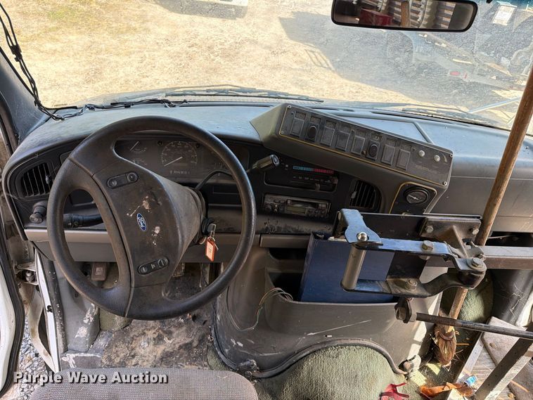 image for item DT2937 1994 Ford Econoline E350 mobile office bus
