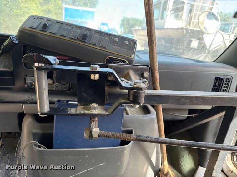 image for item DT2937 1994 Ford Econoline E350 mobile office bus