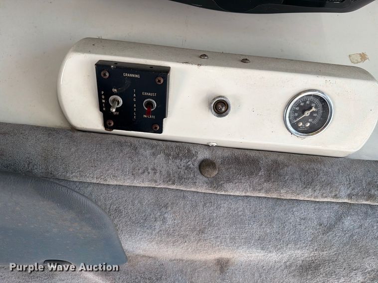 image for item DT2937 1994 Ford Econoline E350 mobile office bus