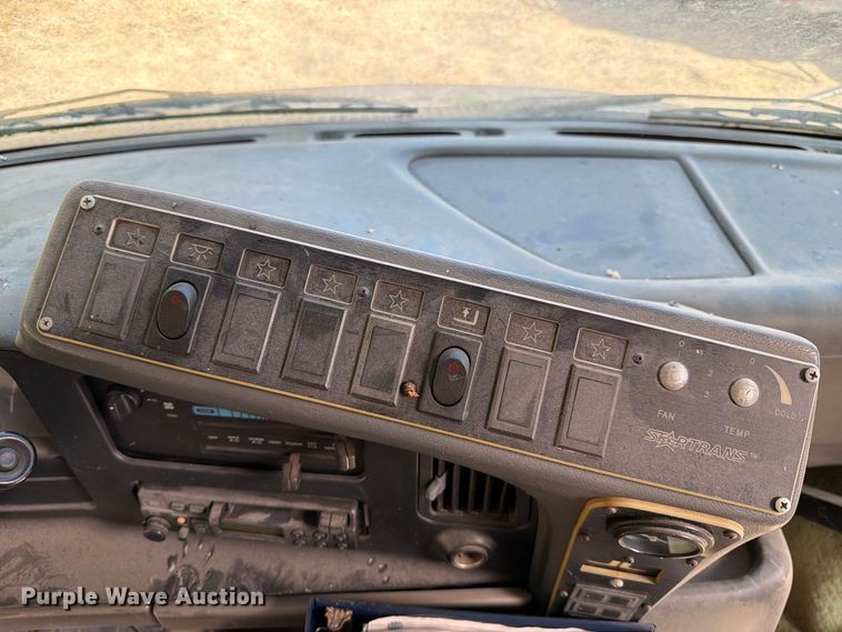 image for item DT2937 1994 Ford Econoline E350 mobile office bus