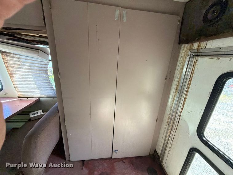 image for item DT2937 1994 Ford Econoline E350 mobile office bus