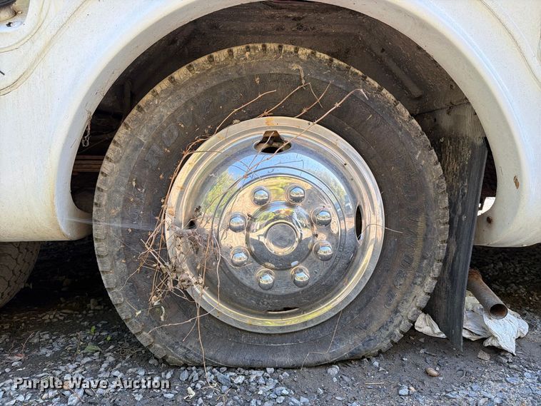 image for item DT2937 1994 Ford Econoline E350 mobile office bus