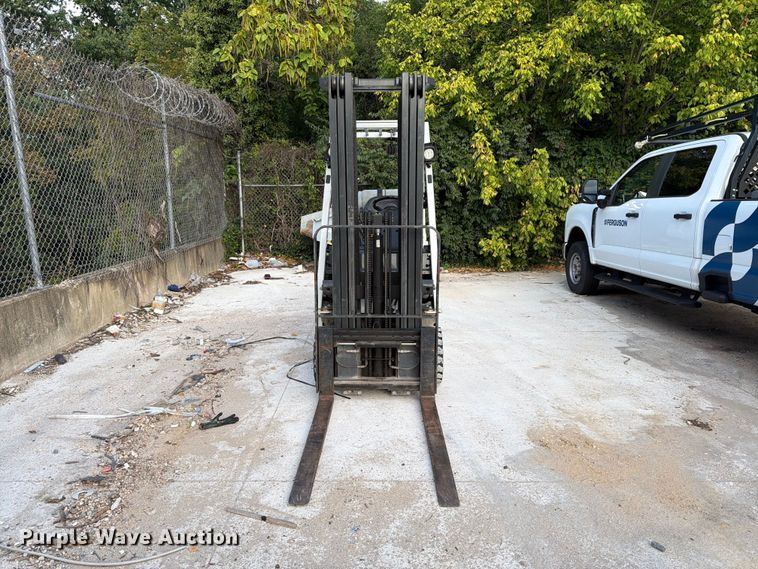 image for item DT2941 2017 UniCarriers CFS40 forklift