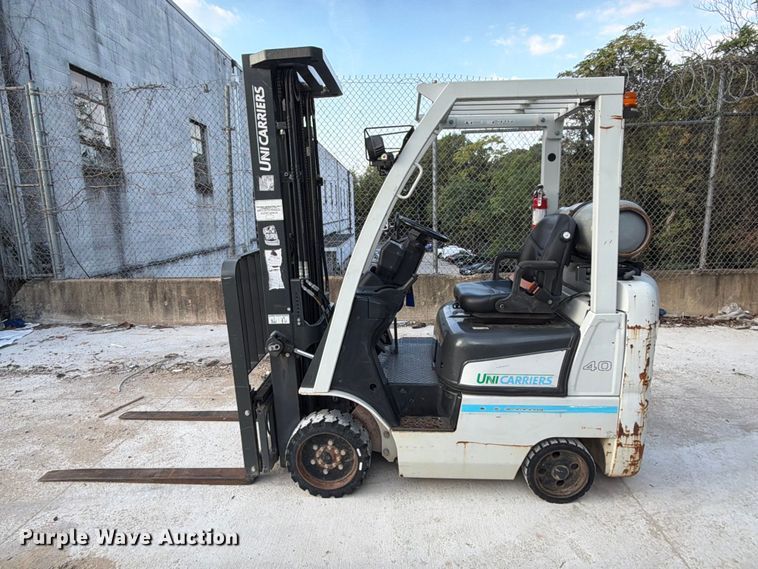 image for item DT2941 2017 UniCarriers CFS40 forklift