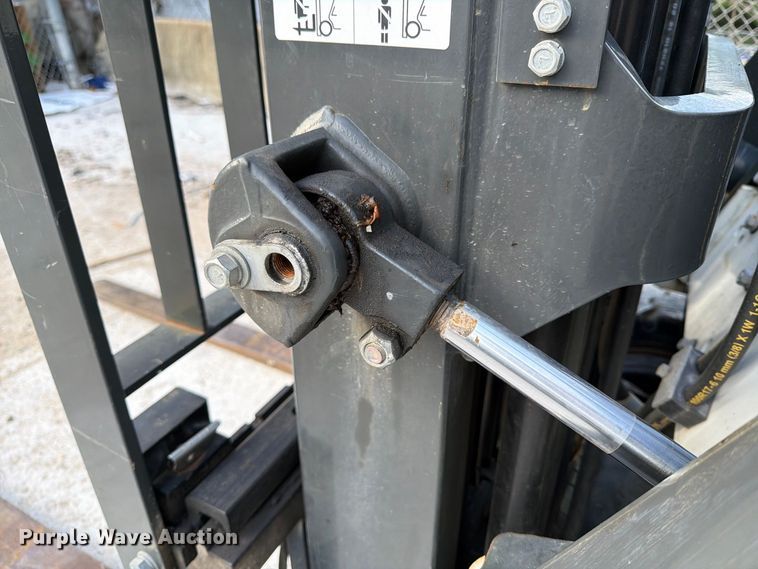 image for item DT2941 2017 UniCarriers CFS40 forklift