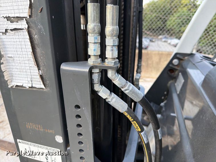 image for item DT2941 2017 UniCarriers CFS40 forklift
