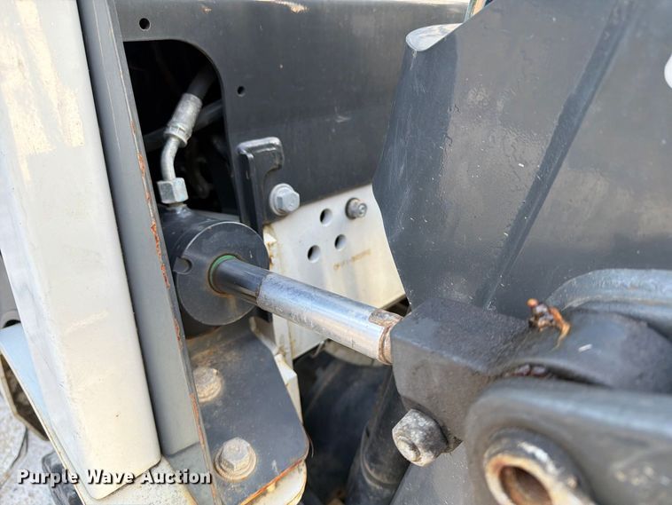 image for item DT2941 2017 UniCarriers CFS40 forklift