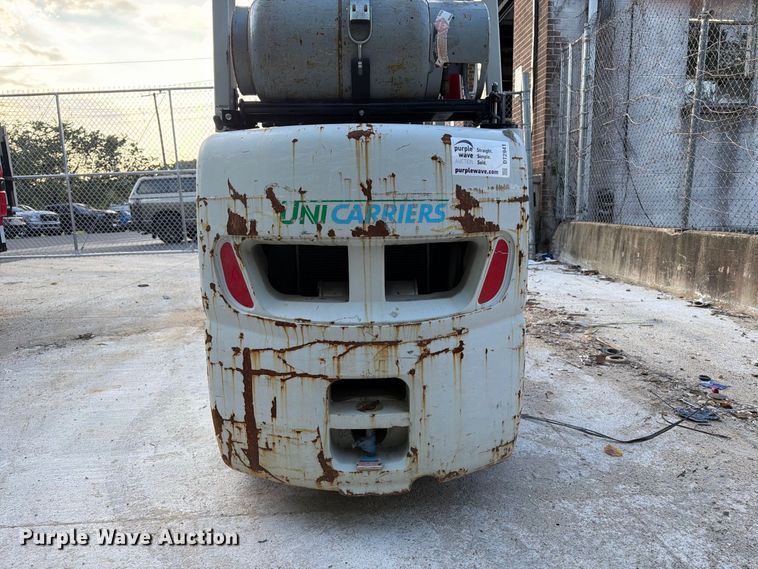 image for item DT2941 2017 UniCarriers CFS40 forklift