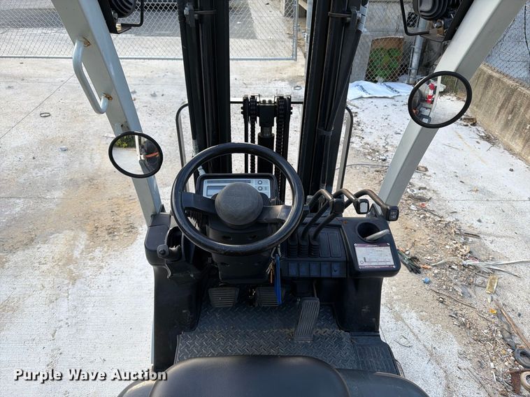 image for item DT2941 2017 UniCarriers CFS40 forklift