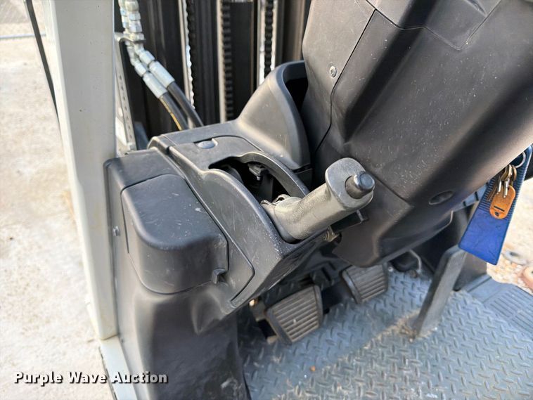 image for item DT2941 2017 UniCarriers CFS40 forklift