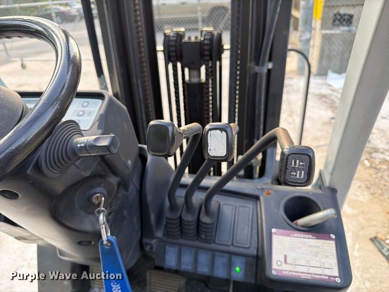 image for item DT2941 2017 UniCarriers CFS40 forklift