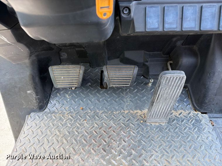 image for item DT2941 2017 UniCarriers CFS40 forklift