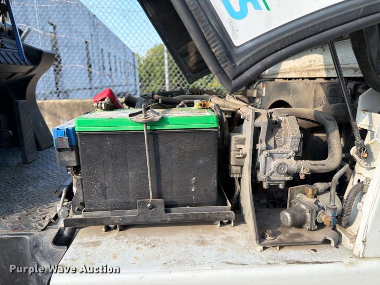 image for item DT2941 2017 UniCarriers CFS40 forklift