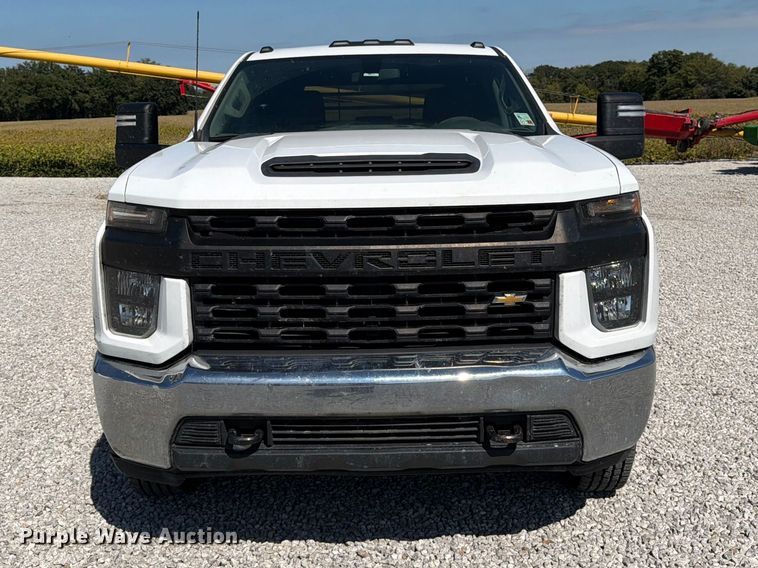 image for item DT3000 2020 Chevrolet Silverado 3500 Crew Cab flatbed pickup truck
