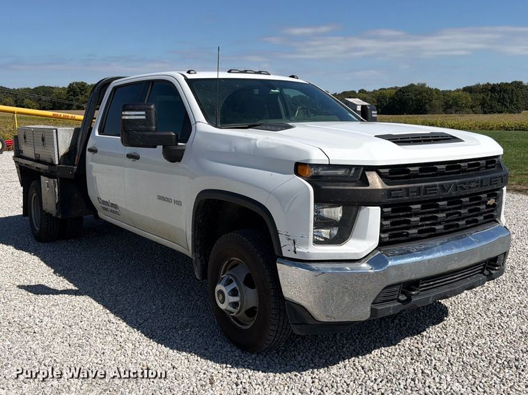 image for item DT3000 2020 Chevrolet Silverado 3500 Crew Cab flatbed pickup truck