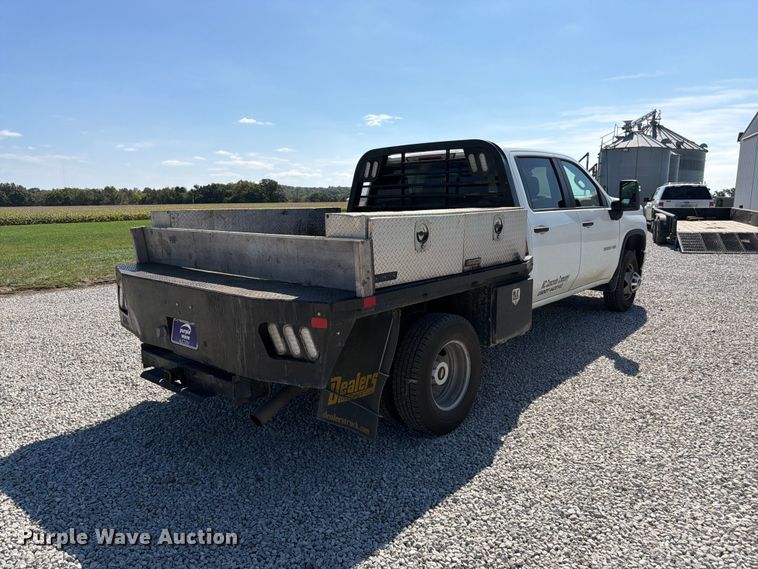 image for item DT3000 2020 Chevrolet Silverado 3500 Crew Cab flatbed pickup truck