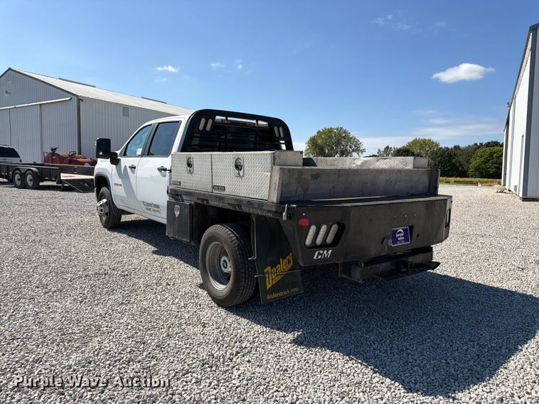 image for item DT3000 2020 Chevrolet Silverado 3500 Crew Cab flatbed pickup truck