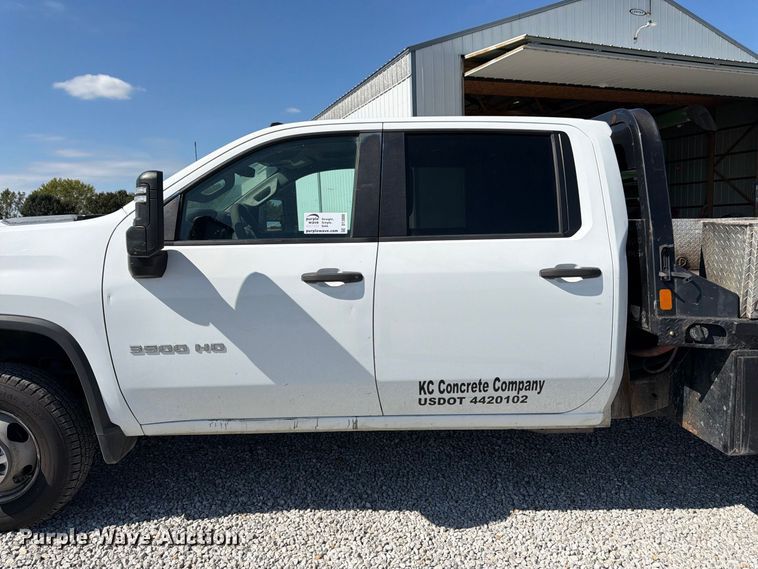 image for item DT3000 2020 Chevrolet Silverado 3500 Crew Cab flatbed pickup truck