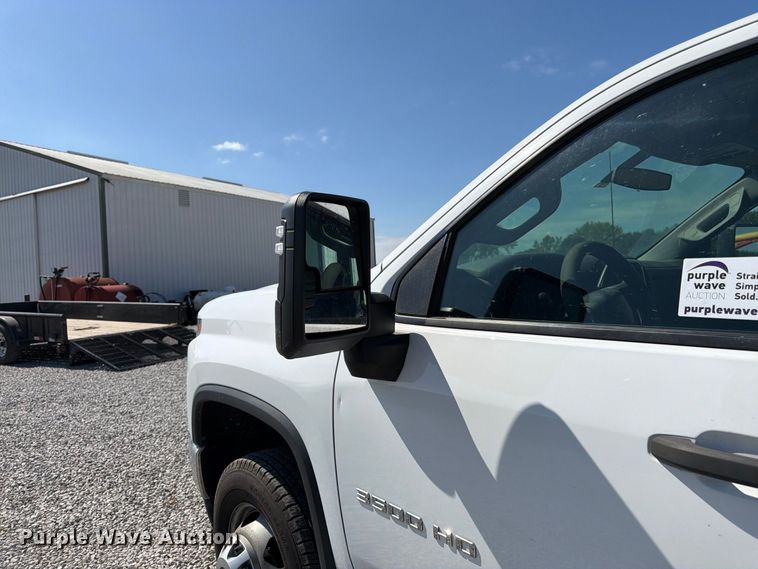 image for item DT3000 2020 Chevrolet Silverado 3500 Crew Cab flatbed pickup truck