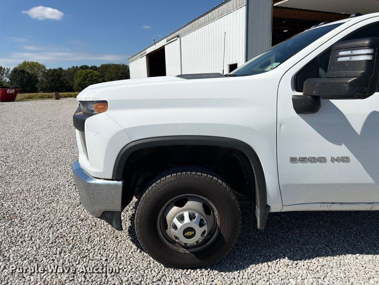 image for item DT3000 2020 Chevrolet Silverado 3500 Crew Cab flatbed pickup truck