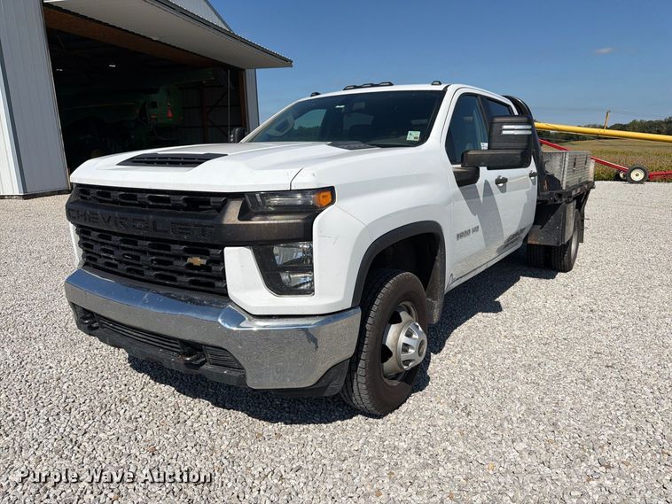 image for item DT3000 2020 Chevrolet Silverado 3500 Crew Cab flatbed pickup truck