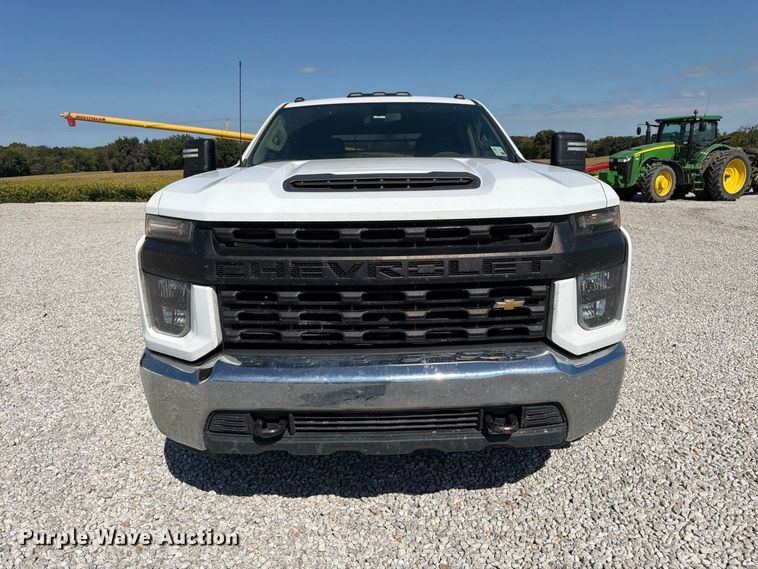 image for item DT3000 2020 Chevrolet Silverado 3500 Crew Cab flatbed pickup truck