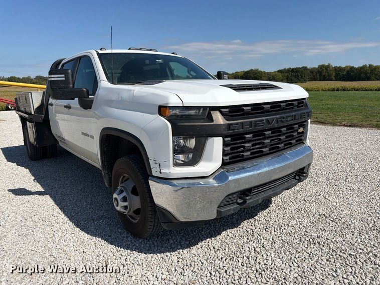 image for item DT3000 2020 Chevrolet Silverado 3500 Crew Cab flatbed pickup truck