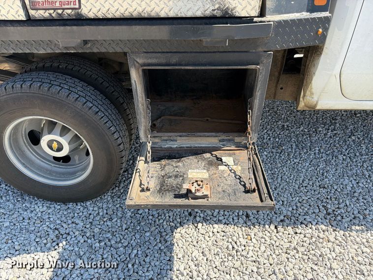 image for item DT3000 2020 Chevrolet Silverado 3500 Crew Cab flatbed pickup truck
