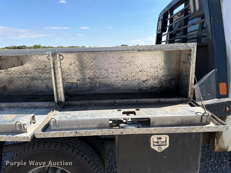 image for item DT3000 2020 Chevrolet Silverado 3500 Crew Cab flatbed pickup truck