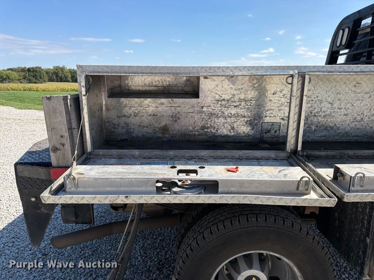 image for item DT3000 2020 Chevrolet Silverado 3500 Crew Cab flatbed pickup truck