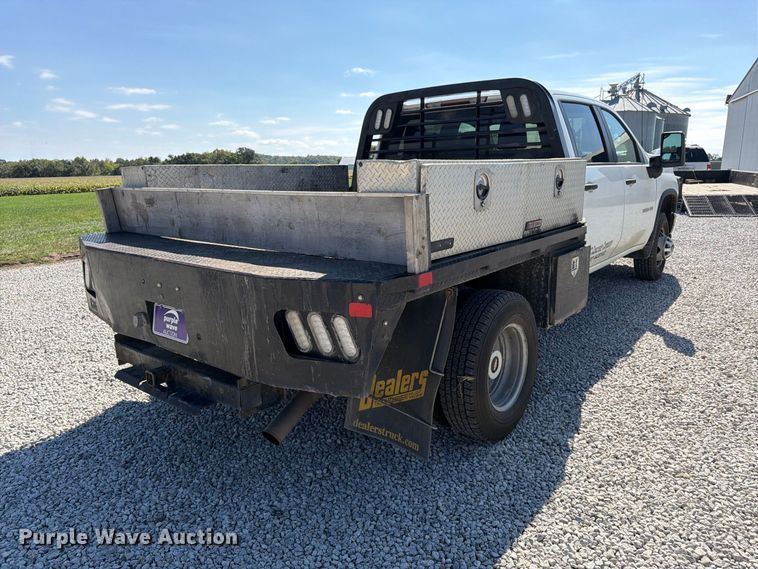 image for item DT3000 2020 Chevrolet Silverado 3500 Crew Cab flatbed pickup truck