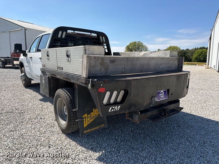 image for item DT3000 2020 Chevrolet Silverado 3500 Crew Cab flatbed pickup truck