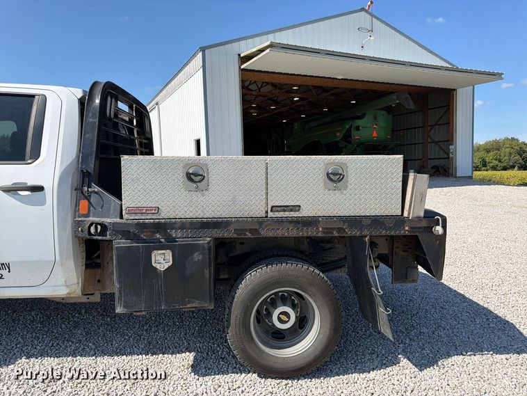 image for item DT3000 2020 Chevrolet Silverado 3500 Crew Cab flatbed pickup truck