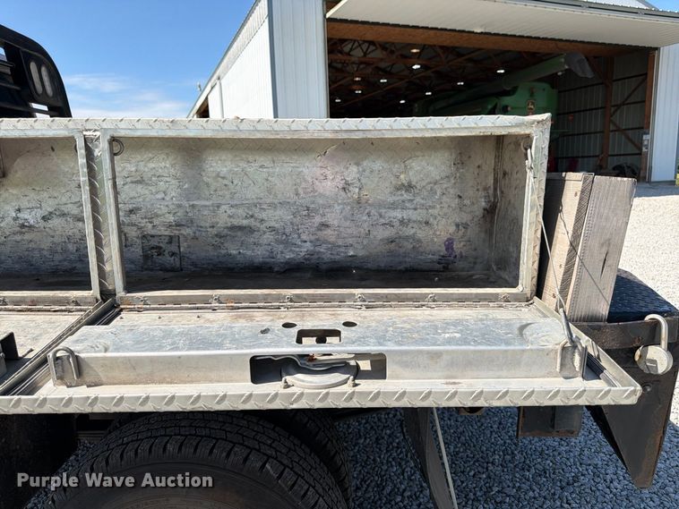 image for item DT3000 2020 Chevrolet Silverado 3500 Crew Cab flatbed pickup truck