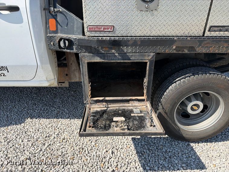 image for item DT3000 2020 Chevrolet Silverado 3500 Crew Cab flatbed pickup truck