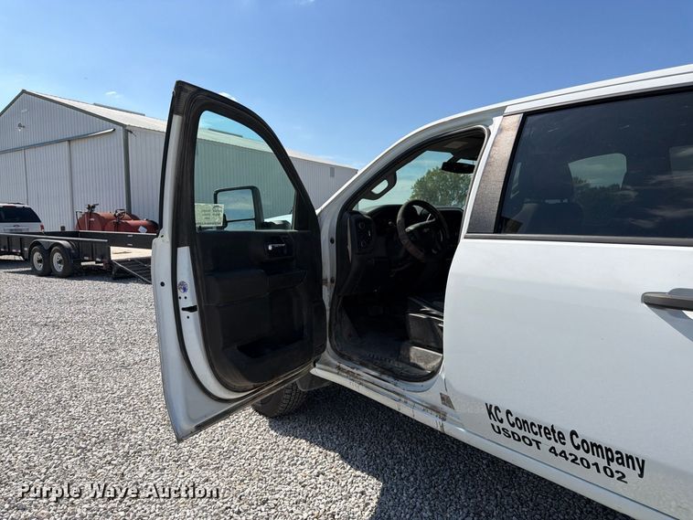 image for item DT3000 2020 Chevrolet Silverado 3500 Crew Cab flatbed pickup truck