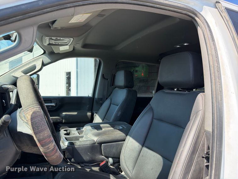image for item DT3000 2020 Chevrolet Silverado 3500 Crew Cab flatbed pickup truck