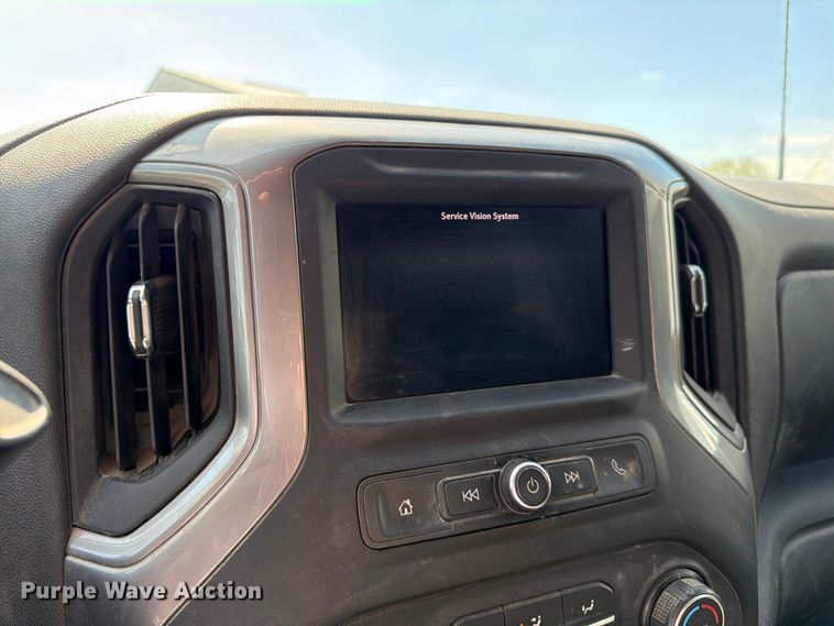 image for item DT3000 2020 Chevrolet Silverado 3500 Crew Cab flatbed pickup truck