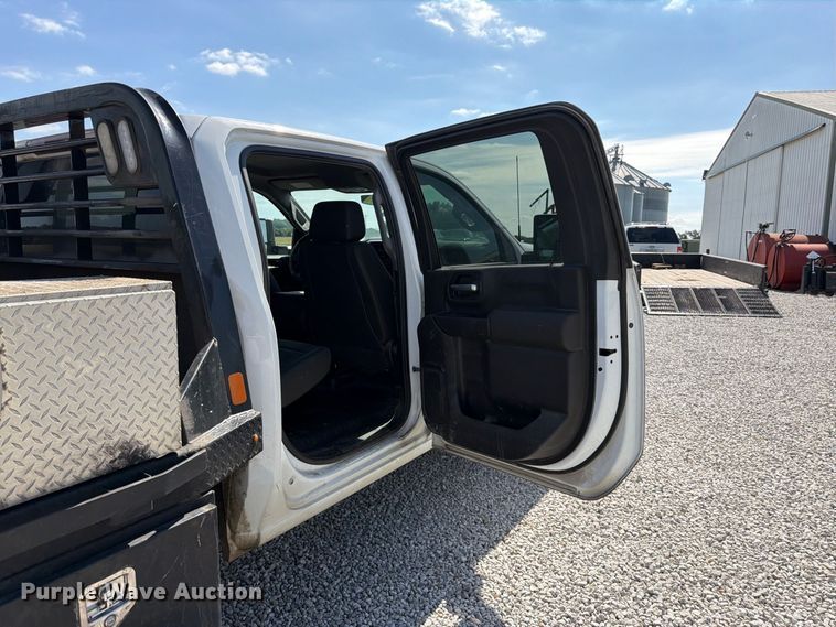 image for item DT3000 2020 Chevrolet Silverado 3500 Crew Cab flatbed pickup truck