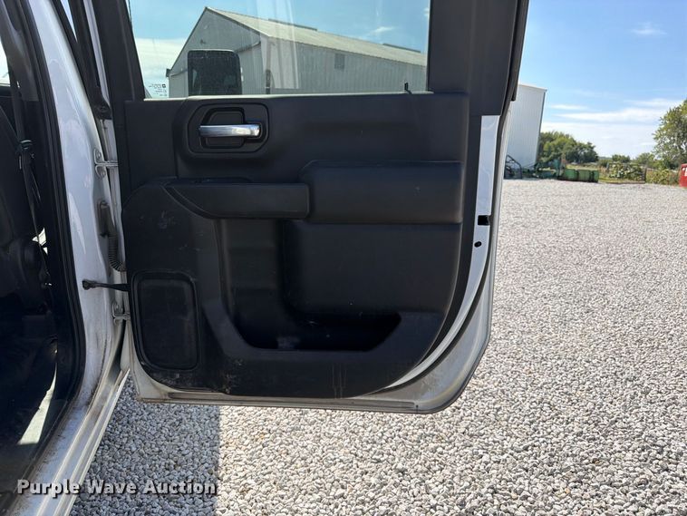 image for item DT3000 2020 Chevrolet Silverado 3500 Crew Cab flatbed pickup truck