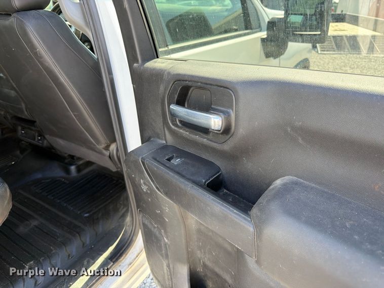 image for item DT3000 2020 Chevrolet Silverado 3500 Crew Cab flatbed pickup truck
