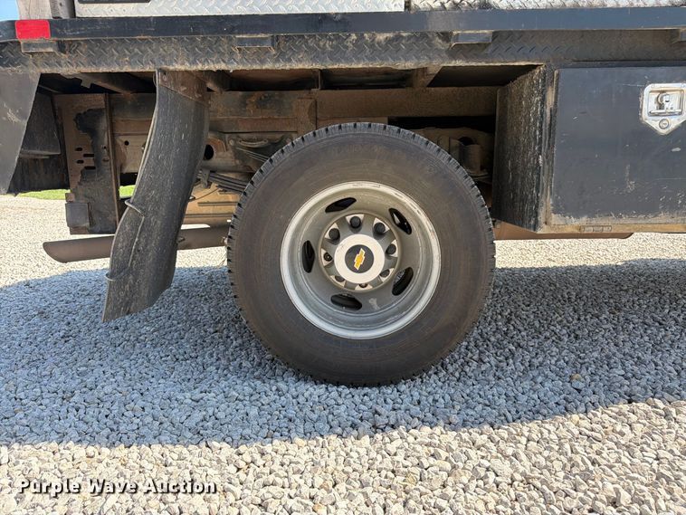 image for item DT3000 2020 Chevrolet Silverado 3500 Crew Cab flatbed pickup truck